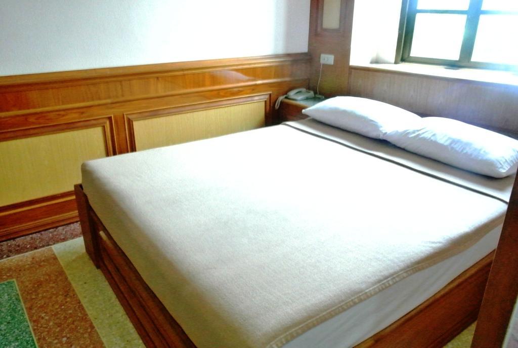 Rose Garden Hotel Αγιουτάγια Δωμάτιο φωτογραφία