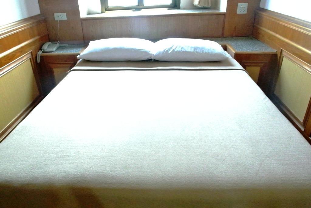Rose Garden Hotel Αγιουτάγια Δωμάτιο φωτογραφία